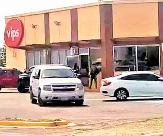 Marina detiene a cuatro personas en un restaurante