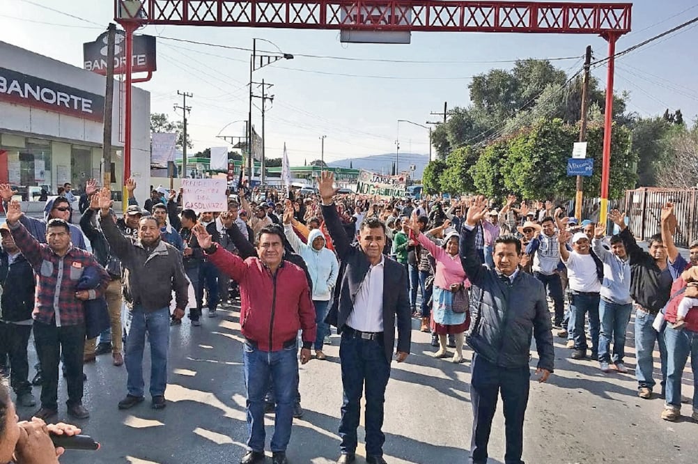 A la marcha acudieron casi un millar de personas. La convocatoria fue en el lugar conocido como Las Huastecas. Desde ahí, caminaron hasta el centro. (DINORATH MOTA. EL UNIVERSAL)
