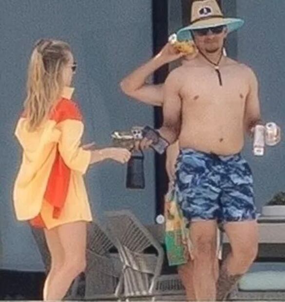 Patrick Mahomes toma vacaciones en Los Cabos junto a su familia FOTO: TMZ Sports