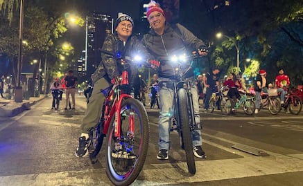 Participan más de 25 mil personas en el último paseo nocturno del año; recorrieron 22 kilómetros