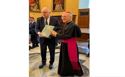 Facultad de Medicina de la UNAM entrega traducción del códice de la Cruz-Badiano