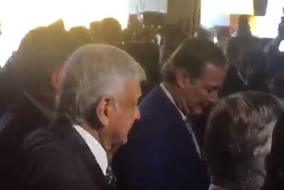 AMLO llega a reunión con empresarios
