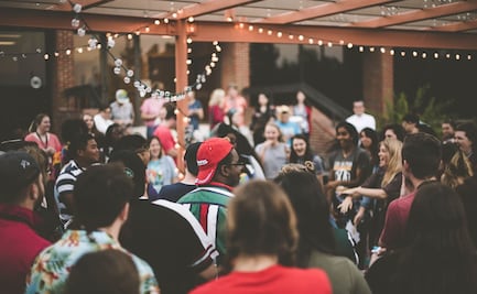 Investigan si hubo contagios del virus del mono en megafiesta en España