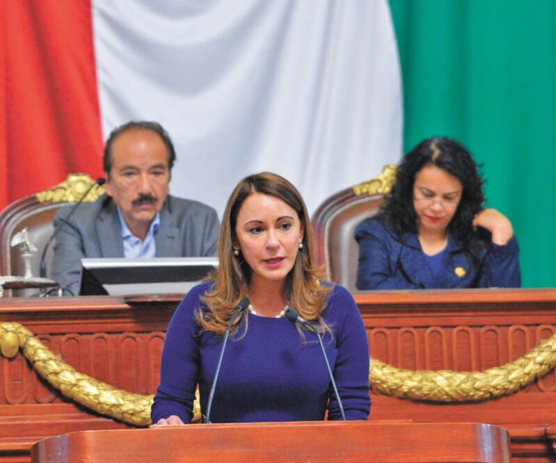 La diputada Leonor Gómez dice que crearán una figura que exista en la Carta Magna y con paridad de género, que no tenía el diputado migrante. ESPECIAL