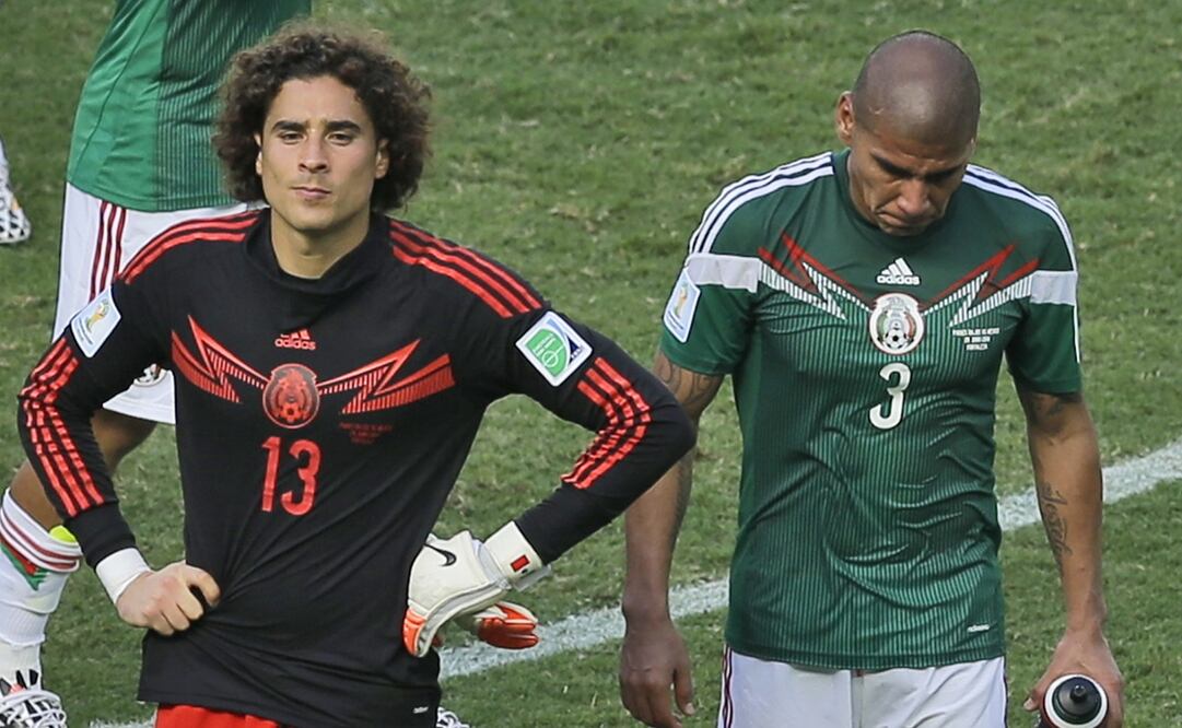 Guillermo Ochoa y Carlos Salcido estuvieron juntos en tres Copa del Mundo. FOTO: AP