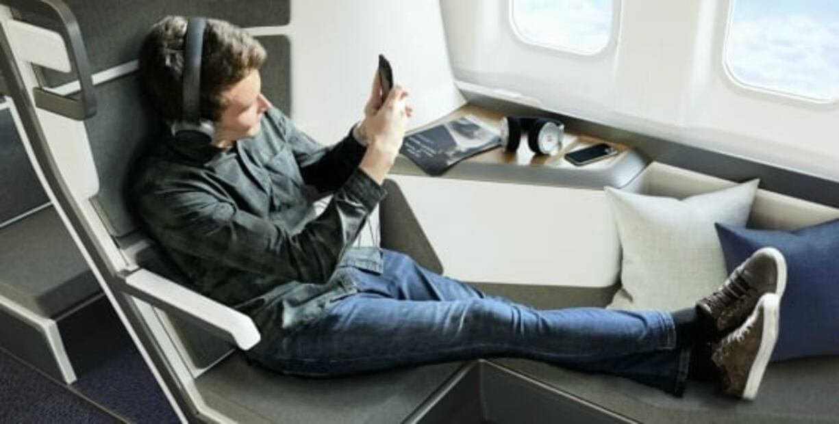 Crean asientos tipo litera para la clase económica del avión