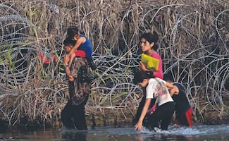 EL UNIVERSAL gana el Premio Rey de España; galardonan pieza "Río Bravo, el caudal de los mil migrantes muertos" 