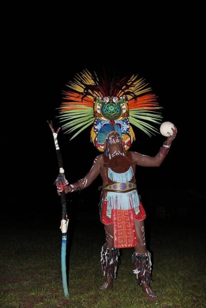 Disfruta de un juego de pelota nocturno y campamento en Teotihuacán