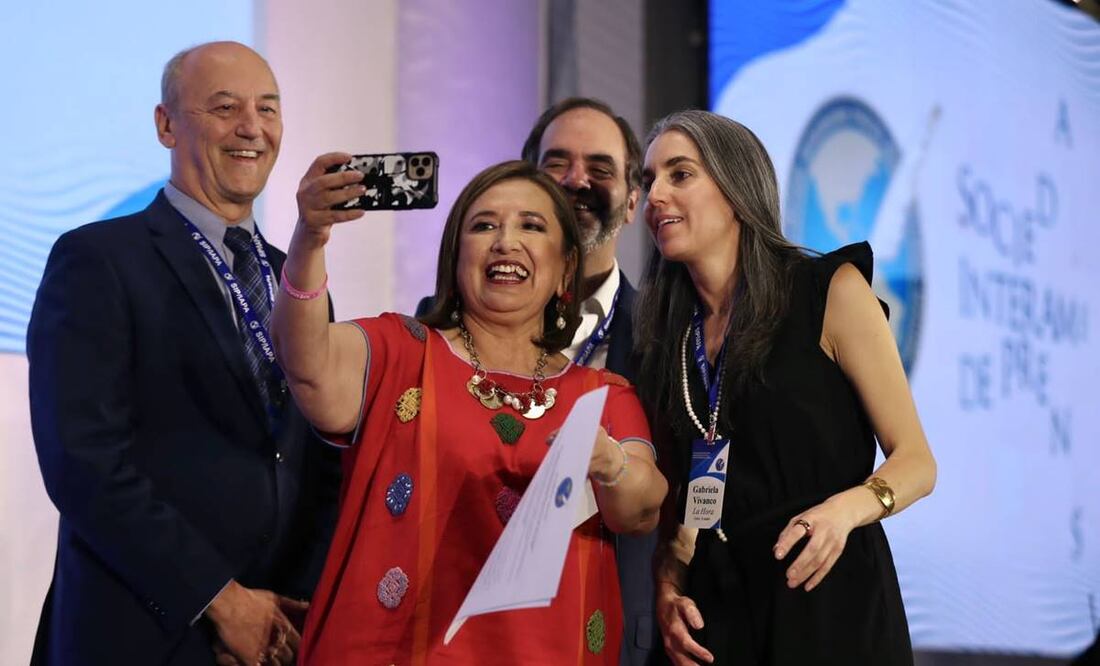 Firma de la declaración de Chapultepec por la aspirante de la presidencia de México, Xóchitl Gálvez en el marco de la 79 asamblea general de la SOCIEDAD INTERAMERICANA DE PRENSA. Fotos: Berenice Fregoso/ EL UNIVERSAL