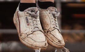 Cómo limpiar tus tenis blancos sin usar cloro 