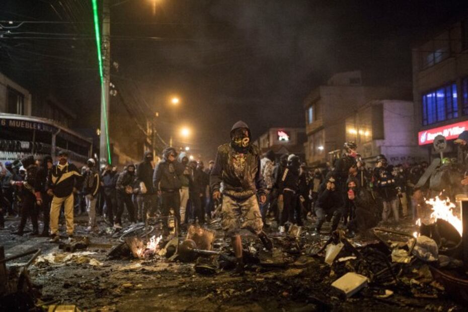 Siete muertos en noche violenta en Colombia por protestas contra la policía