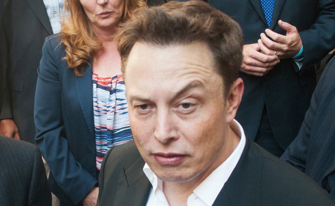 Musk envió un email al director general de Volkswagen, Herbert Diess, y le preguntó si uno de sus empleados estaba usando Twitter para criticar a Tesla con un nombre falso