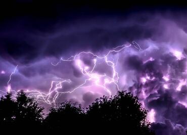 Dos campesinos mueren al ser alcanzados por un rayo durante tormenta en Comonfort, Guanajuato; hacían labores de pastoreo