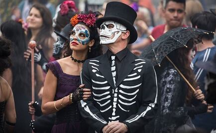 James Bond y Stephanie Sigman, al estilo de Día de Muertos