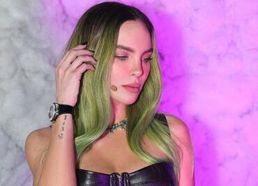 Belinda brilla con minivestido rojo en estreno de su nueva serie