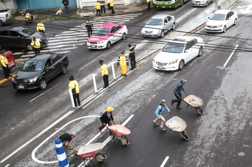 Las adecuaciones consistieron en construir una aguja o guarnición de concreto de unos cuatro metros de largo entre la salida del túnel rumbo a Universidad y la lateral. (GERMÁN ESPINOSA. EL UNIVERSAL)