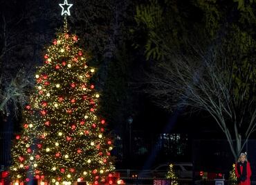 Biden enciende árbol de Navidad y recuerda a fallecidos por Covid-19