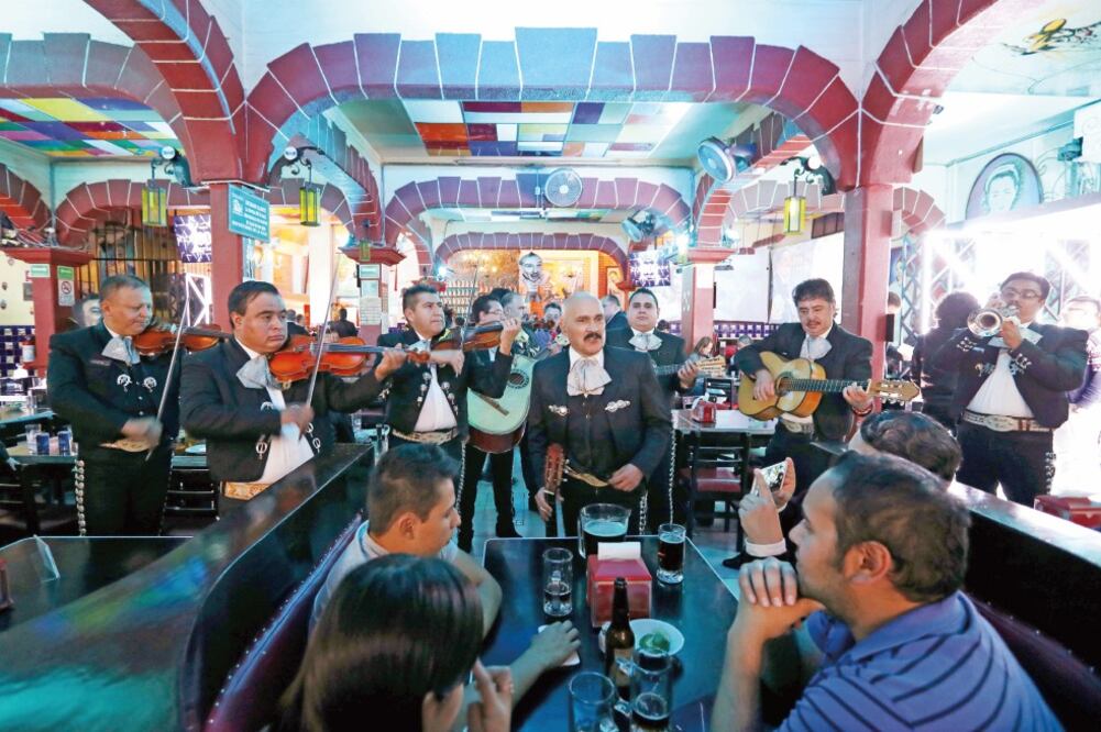 En 1925 fue fundado el Tenampa, donde su principal atractivo es el Mariachi. Con el tiempo el lugar se volvió tradicional, pues allí se han grabado películas nacionales e internacionales (VALENTE ROSAS. EL UNIVERSAL)