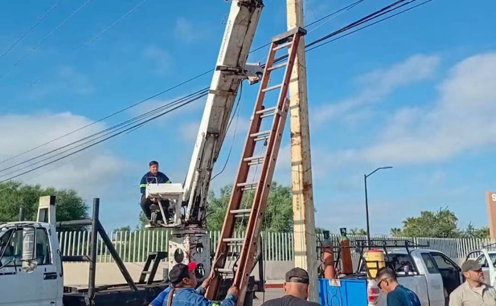 La fuga se encuentra en una tubería de aproximadamente 50 centímetros de diámetro (22/09/26). Foto: Especial.