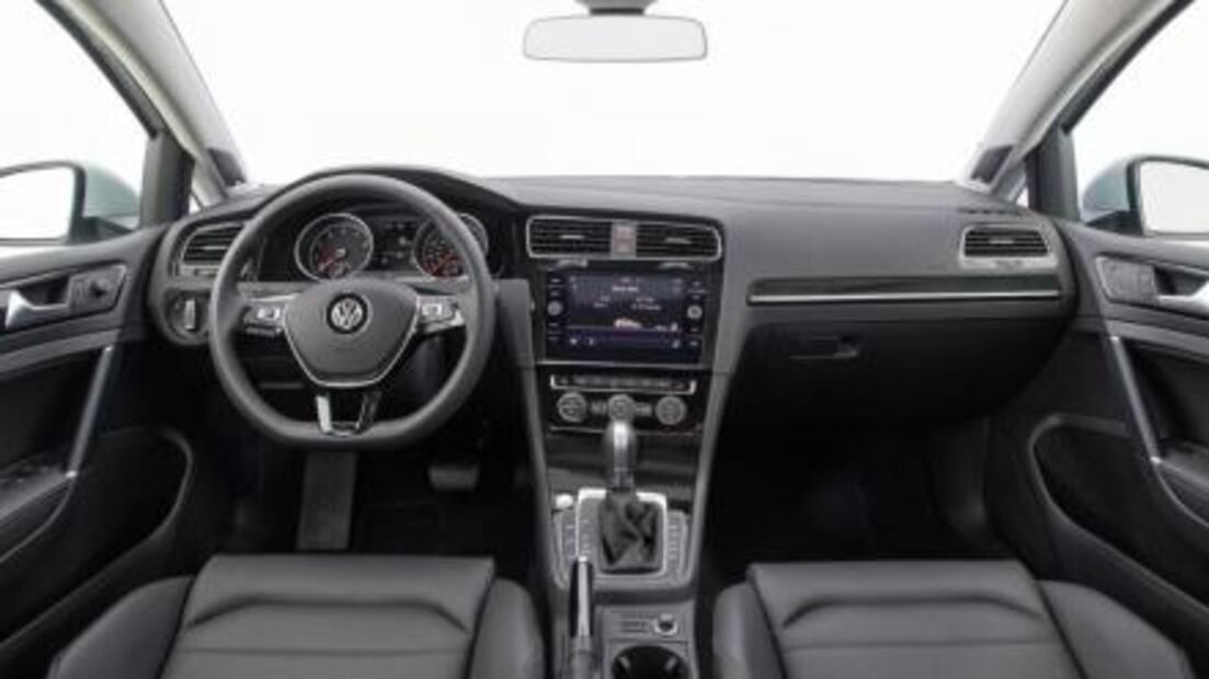 Corolla Hatchback 2019 vs VW Golf 2018