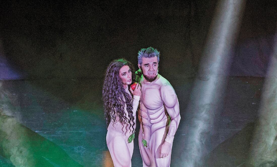 con sus papeles como Adán y Eva, abordaron distintos temas