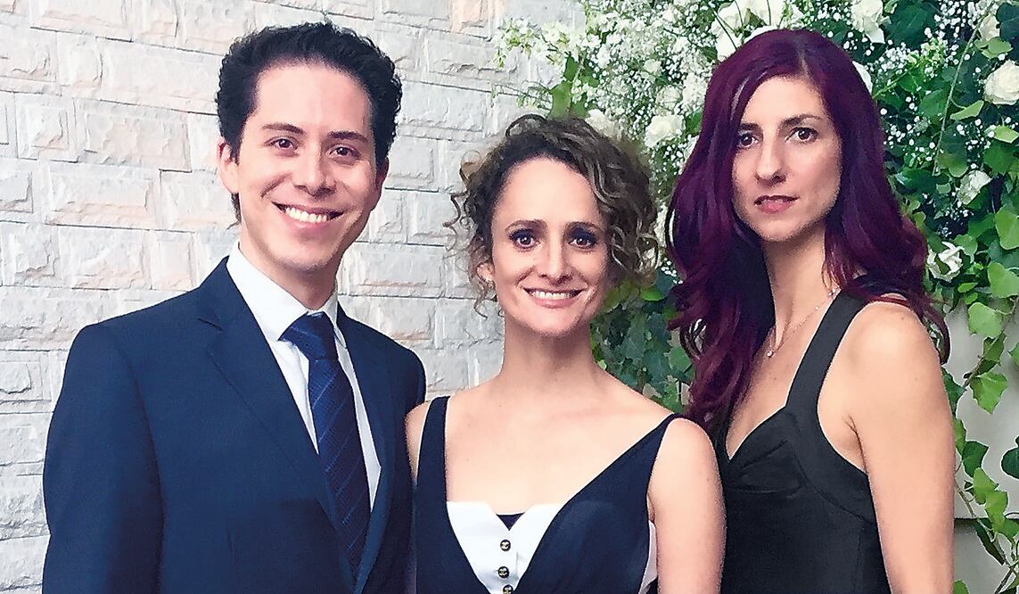 Alejandra González Anaya (centro), fundadora de ANIMA INC y su equipo. Foto: CORTESÍA