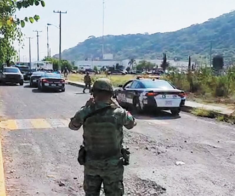 Al penal arribaron elementos de la Guardia Nacional, de la 24 Zona Militar, de las policías de Morelos y la Federal. Foto/ESPECIAL
