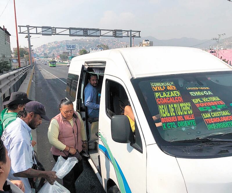 Transportistas exigieron al gobierno local que el pasaje pase de 10 pesos a 14.50 pesos, alegando que han aguantado aumento a gasolina y refacciones. Foto: ARCHIVO EL UNIVERSAL