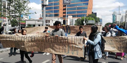 Estudiantes de la UNAM marchan en Insurgentes; van a Rectoría