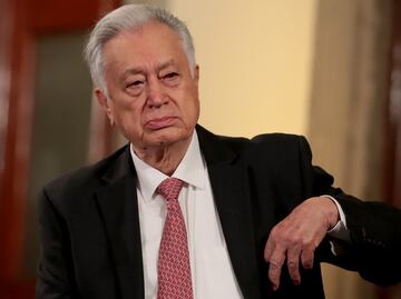 Bartlett adelanta que contratos y permisos serán cancelados en reforma eléctrica