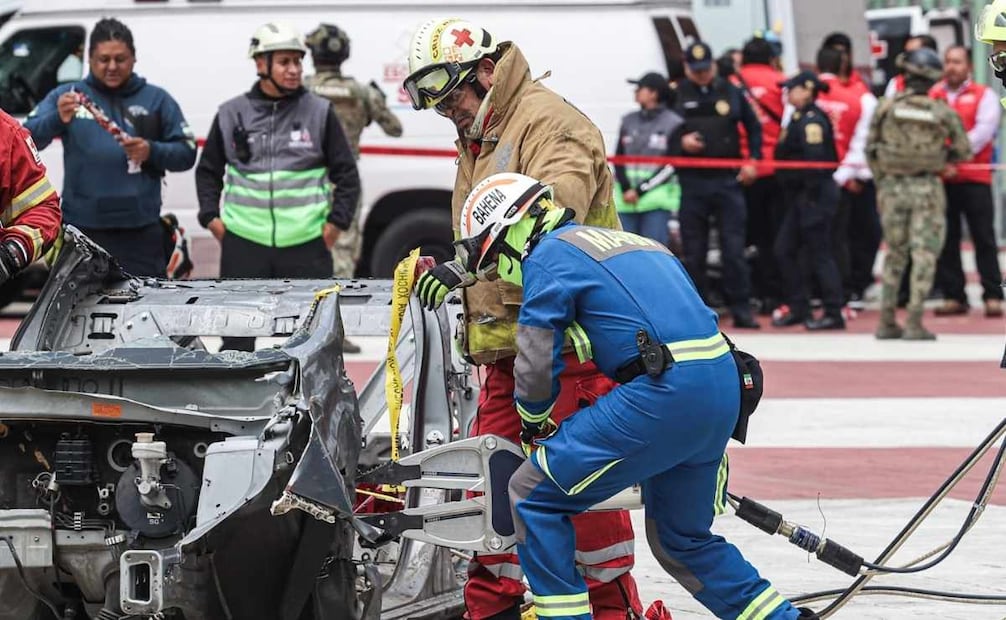 La tercera escena recreó un accidente vehicular derivado del sismo. 19/09/2026. | Foto: Gabriel Pano/El Universal.