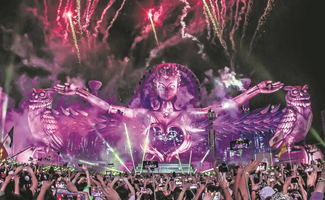 El escenario de Gaia la diosa de la Tierra, se iluminó con fuegos artificiales