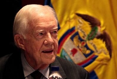 Ex presidente de EU Jimmy Carter se deshidrata y está bajo observación