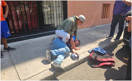 Someten a sujeto que asaltó a mujer en el Centro de la CDMX; policías lo detienen