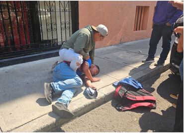 Someten a sujeto que asaltó a mujer en el Centro de la CDMX; policías lo detienen