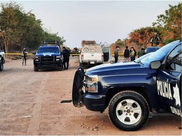 Localizan el cuerpo de un hombre al que le colocaron pastillas de fentanilo a un costado en Sinaloa