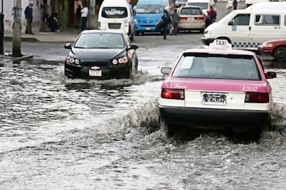 Lluvias dejan inundaciones en zonas de GAM e Iztapalapa