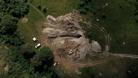 El pozo donde aparecieron 119 bolsas con restos humanos que revela el horror de la guerra contra el narco en Jalisco