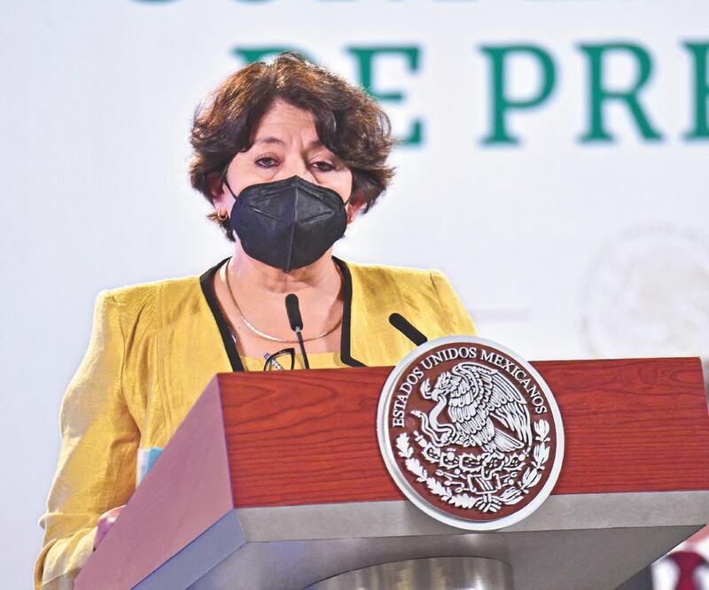 Delfina Gómez, secretaría de Educación Pública, señala que a la fecha se ha inmunizado a 488 mil 961 profesores y adelanta que esta semana inicia la vacunación en Aguascalientes, Baja California, Jalisco, Nuevo León y Oaxaca. Foto: HUGO GARCÍA
