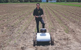El joven que construye robots para impulsar la agricultura en México 
