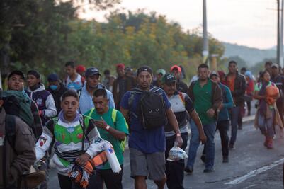 Primer contingente de caravana migrante deja Jalisco; pasan a Nayarit