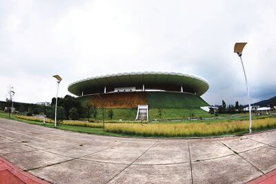 Reventa hace lo que quiere afuera del estadio del Guadalajara