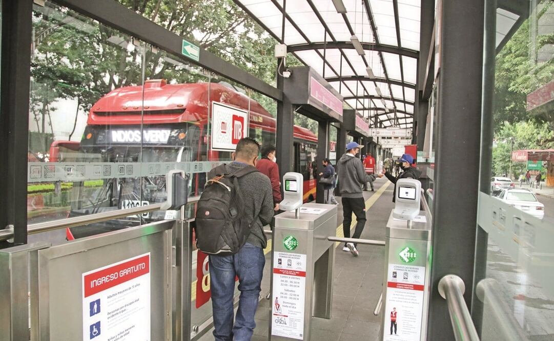 En la estación Félix Cuevas, de la Línea 1, se realizó la demostración del nuevo sistema de pago en el Metrobús. Se prevé replicarlo en el Metro, Cablebús y Tren Ligero. Foto: Carlos Mejía. El Universal