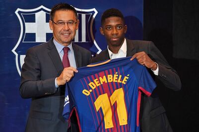 Dembélé presentado con el FC Barcelona ante miles de aficionados