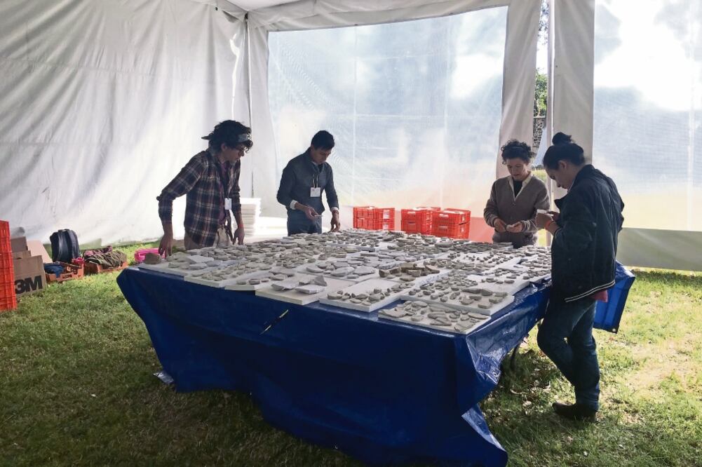 Investigadores de la UNAM colaboran con el INAH en la recuperación de frescos. (CORTESÍA IIE-UNAM)