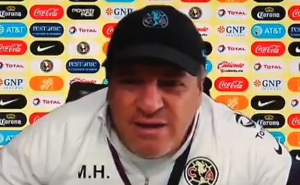El bochornoso momento de una reportera durante la conferencia de Miguel Herrera