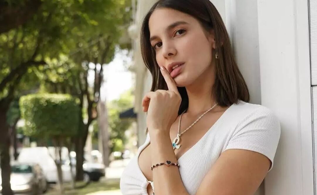 Novia de Luisito Comunica se une a la tendencia de ponerse arriba la ropa interior. Foto: Instagram @arianny.tenorio