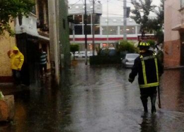 Tormenta provoca inundaciones en 10 colonias de Ecatepec