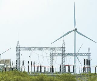 Cofece se manifiesta contra política eléctrica