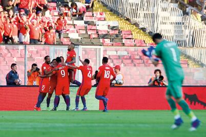 Chile vence a Venezuela y sigue en pelea
